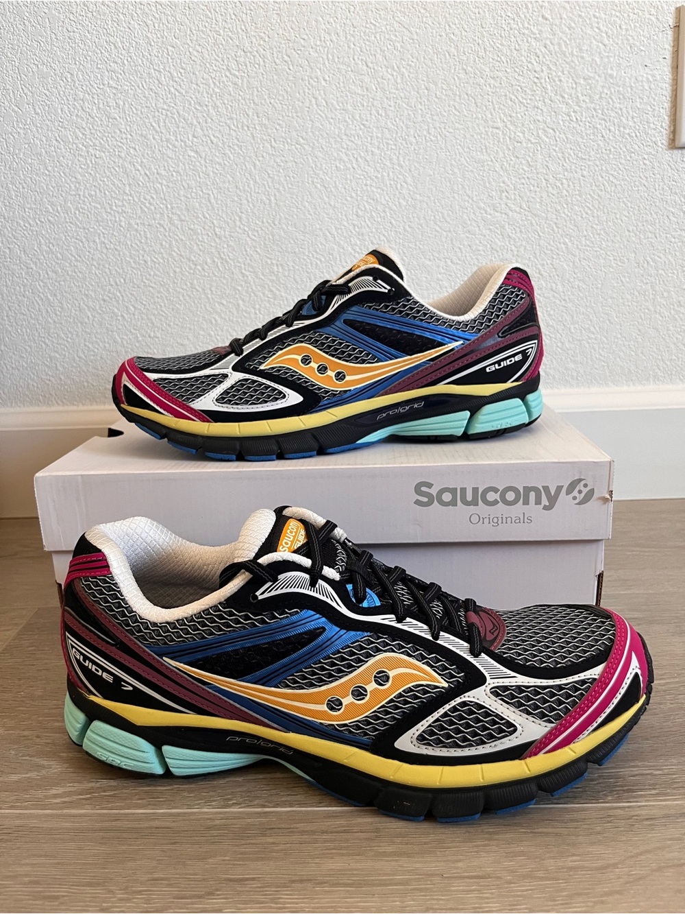 Saucony Black Blue Yellow Pink Multi-Color Guide 7 Running Sneakers